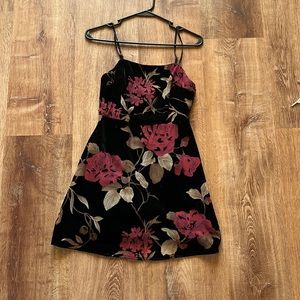 New with tags-lulus floral dress